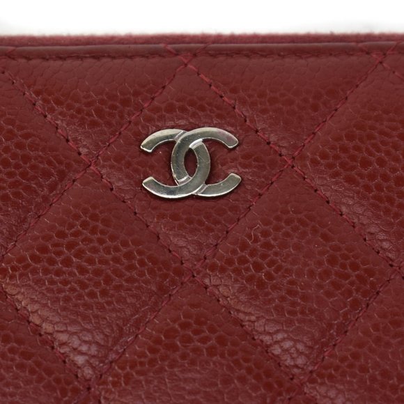 CHANEL: Burgundy Quilted Leather CC Logo Wallet nu - Picture 2 of 10